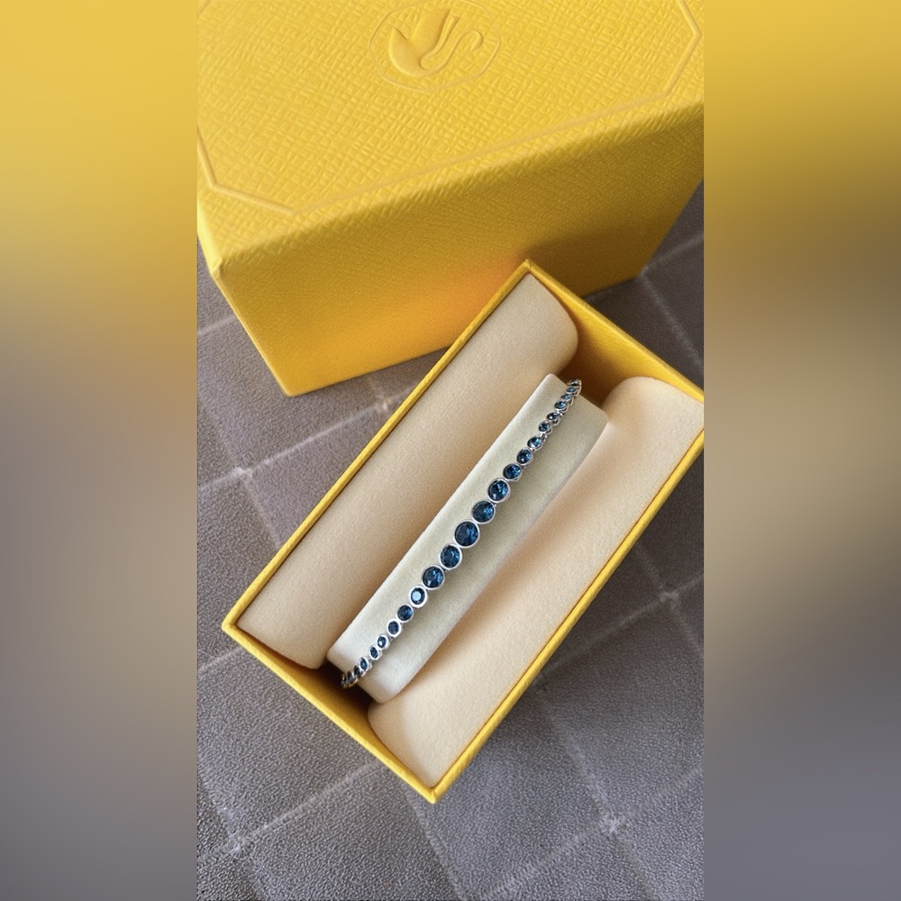 SWAROVSKI Imber Emily bracelet Mixed round cuts, Blue, Rhodium plated - Picture 7 of 10